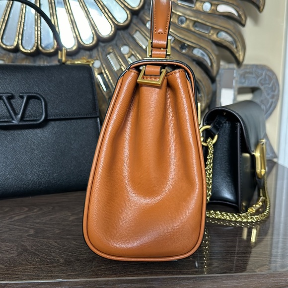 Valentino Garavani Rockstud Alcove Top Handle Bag - Picture 9 of 17